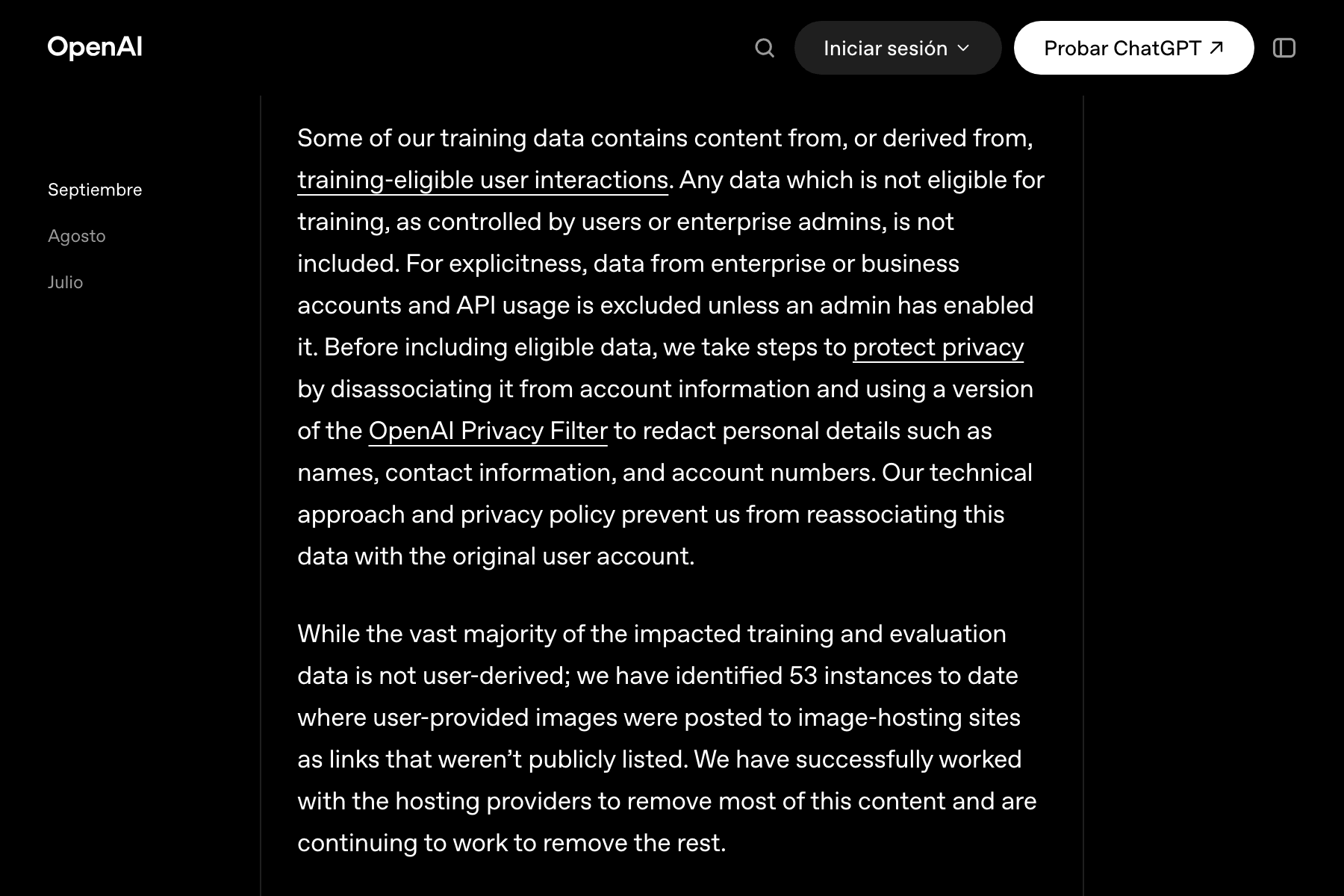Captura de la página de OpenAI sobre el incidente de Hugging Face, en modo oscuro y con el menú en español, con el índice «Septiembre», «Agosto» y «Julio» a la izquierda y dos párrafos en inglés de la entrada del 25 de septiembre: el que excluye los datos de las cuentas de empresa y de la API salvo que un administrador lo active, y el que reconoce 53 casos de imágenes aportadas por usuarios publicadas en webs de alojamiento como enlaces no listados