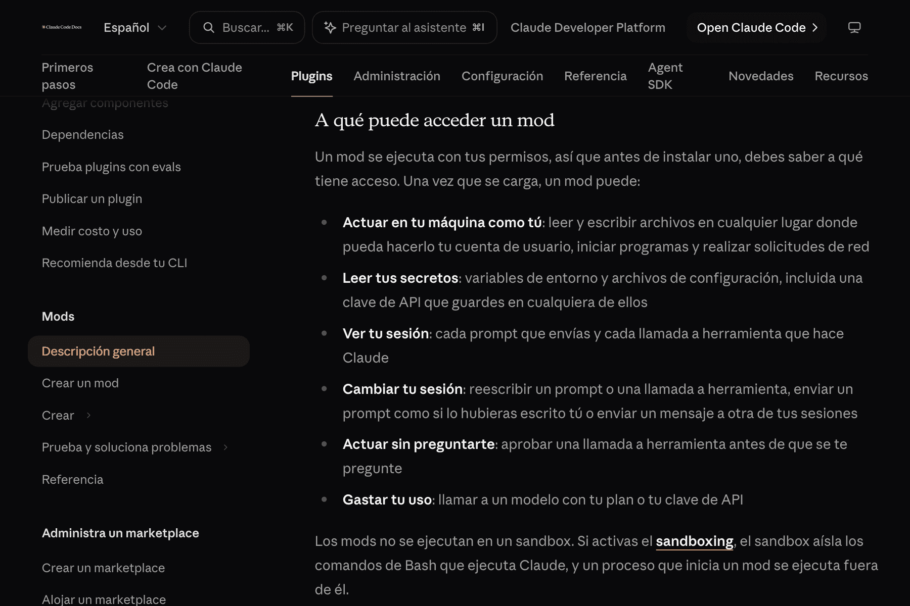 Captura de la documentación oficial de Claude Code en español, en el apartado «A qué puede acceder un mod». La lista dice que un mod puede actuar en tu máquina como tú, leer tus secretos, ver tu sesión, cambiar tu sesión, actuar sin preguntarte y gastar tu uso, y debajo avisa de que los mods no se ejecutan en un sandbox.