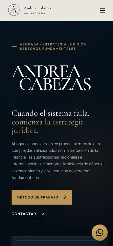 Web responsive de Andrea Cabezas en un teléfono móvil